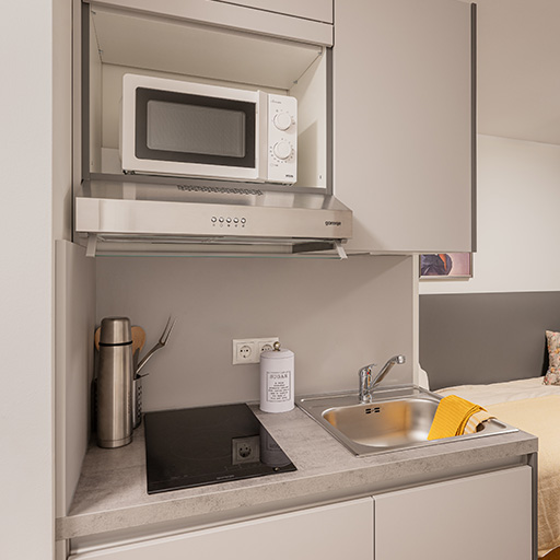 Kochnische mit Herd und Mikrowelle Simone Veil Gasse Studentenwohnheim